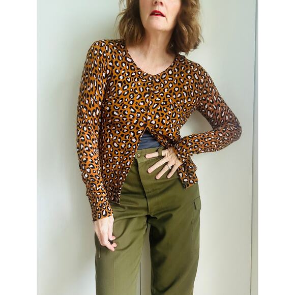 Old navy Leopard Print Cardigan Sweater Size M Tan/Pink Classic Staple Cotton - Picture 1 of 10